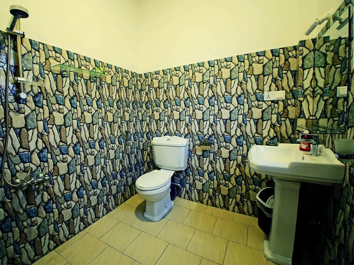 Отель Happy Cabanas Негомбо