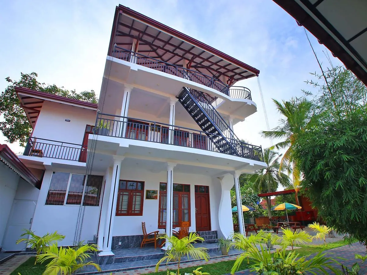 Happy Cabanas Guest House Negombo