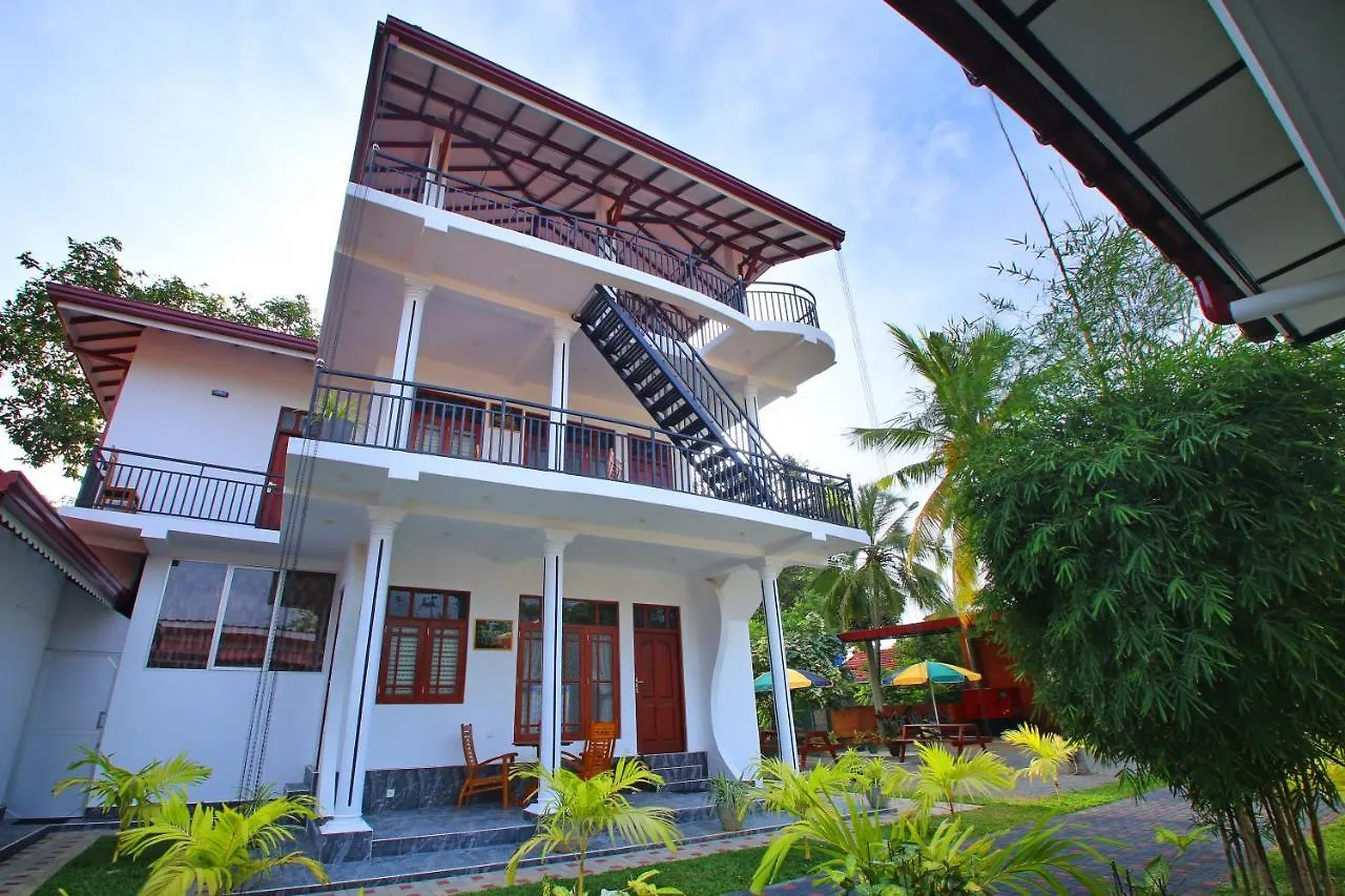 Happy Cabanas Guest House Negombo 3*,  Sri Lanka