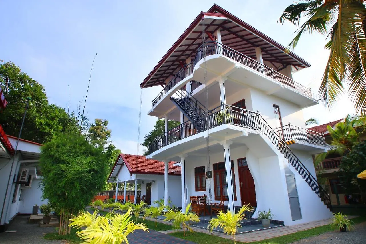 Happy Cabanas Guest House Negombo